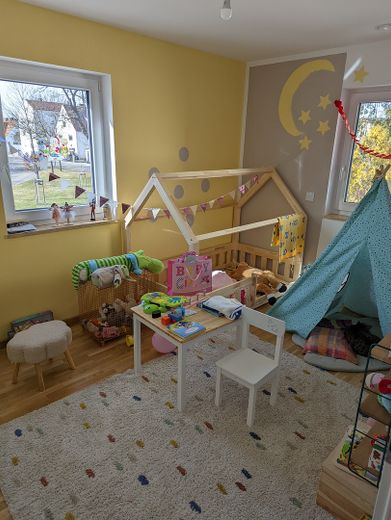 Einfamilienhaus nähe Saturnarena – OG Zimmer3