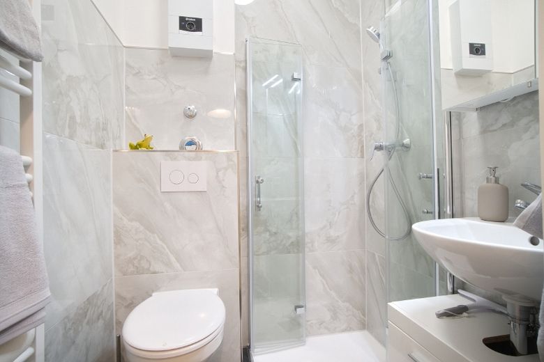 Erstbezug nach Renovierung und Möblierung: sehr schöne Wohnung in ruhiger Citylage mit Gartennutzung und HomeOffice-Möglichkeit – 8b89871ffadde12359855bc96294b2e27a7107a5.jpg