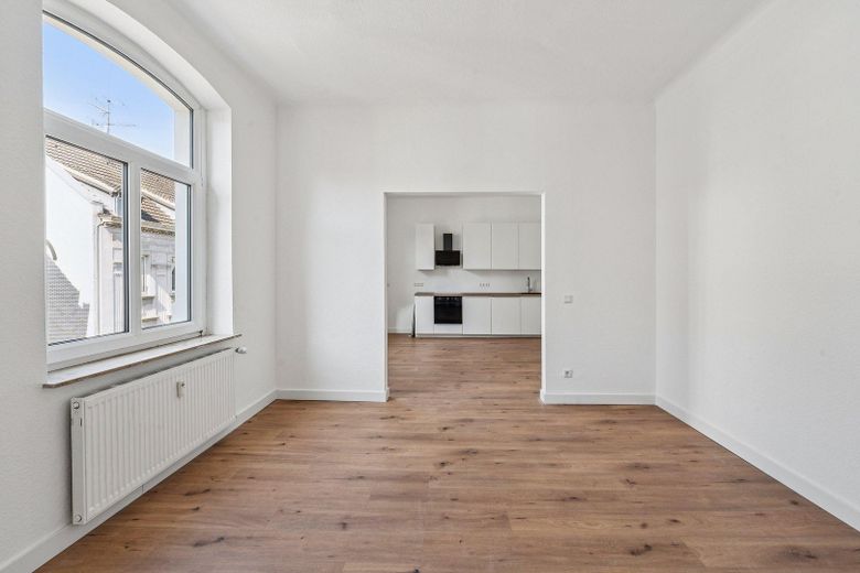 PROVISIONSFREIE renditestarke Kapitalanlage mit Aufteilungspotenzial und modernisierten Wohnungen – Wohnung 2 OG rechts
