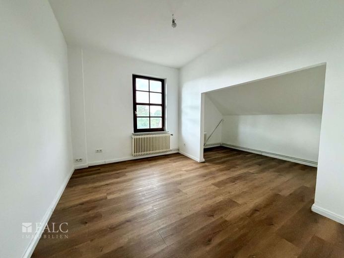 Stilvoll wohnen unterm Dach - großzügige 3-Zimmer-Wohnung in Varel – Schlafzimmer