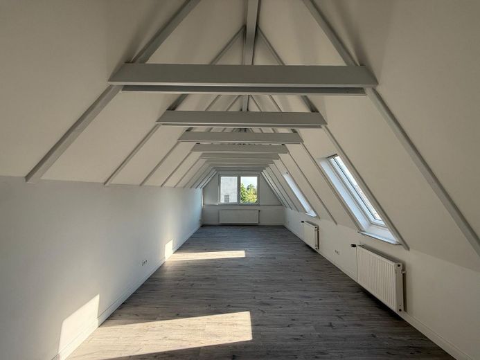 Modernisiertes Einfamilienhaus mit separatem Wohnbereich und großem Garten in Lonnerstadt – Zimmer 1 OG