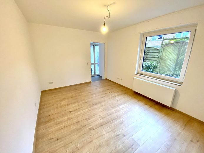 Helle 2-Zimmer-Erdgeschoss-Einliegerwohnung (60m2) – ALLES inklusive ab 15. Juli frei – Schlafzimmer