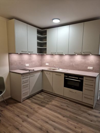 Möblierte Neubau Erdgeschosswohnung - inkl. Tiefgarage, Luxusausstattung, mit Garten – Foto 7