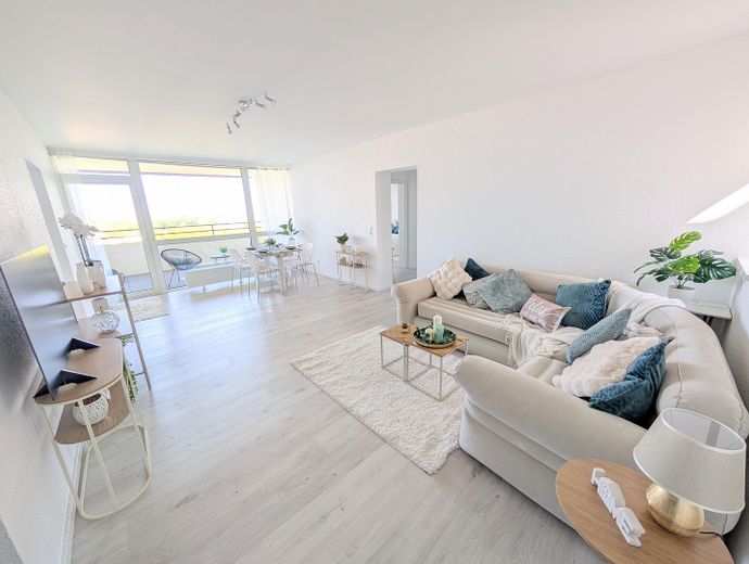 NO COMMISSION | Move in immediately | PANORAMIC VIEW | First occupancy after complete renovation | barrier-free – Wohnbereich