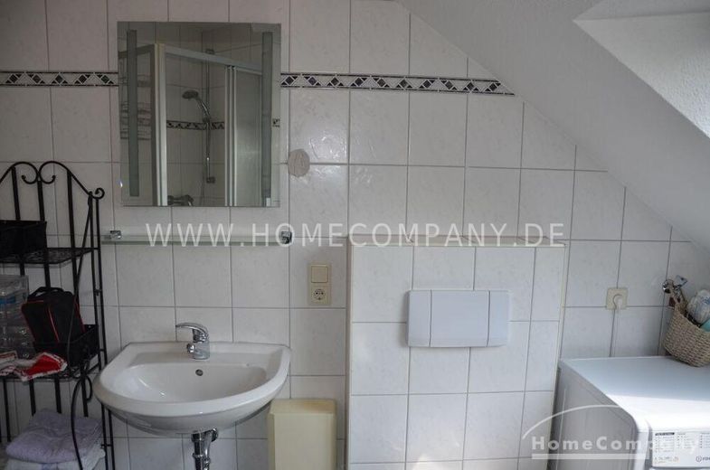 Sehr schöne 2 Zi.-Wohnung im 3. OG mit Dachterrasse. In der Nähe zur Uni, komfortable Wohnung mit KFZ-Stellplatz vor der Tür. – d9e7d88f3f5315902a5cb93141d54d1d49da1376.jpg