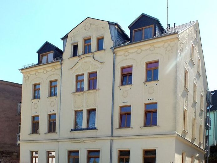 Modernisierte 2-Raum-Wohnung mit Balkon! Denkmalschutz! Leerstehend! – Foto 1