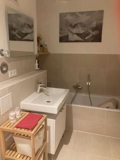 Exklusive 2,5 Zimmer-Wohnung "Wohnen am Schlosspark Nymphenburg" – Bad