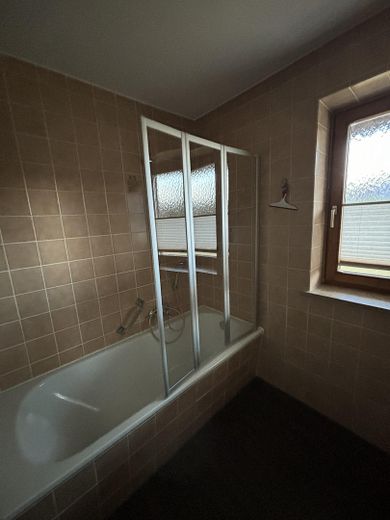 Charmante 3 Zimmer Wohnung – Badezimmer mit Wanne