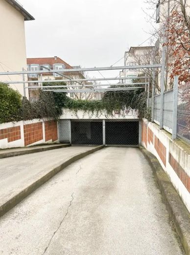 Möblierte 1 Zimmerwohnung in Dresden-Reick – Tiefagarage