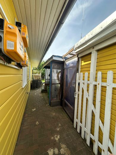Ruhiges, sonniges & energieeffizientes Einfamilienhaus direkt „hinter’m Deich“ nahe Büsum – Schuppen und Unterstände