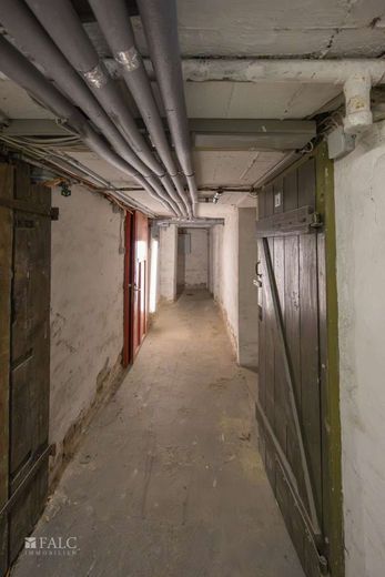 Defensiv im Risiko, offensiv in der Rendite - Top renoviertes MFH mit Arztpraxis und 12 Wohnungen – Keller