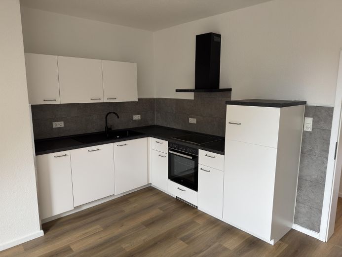Helle und frisch sanierte 3 Zimmer Wohnung – Küche