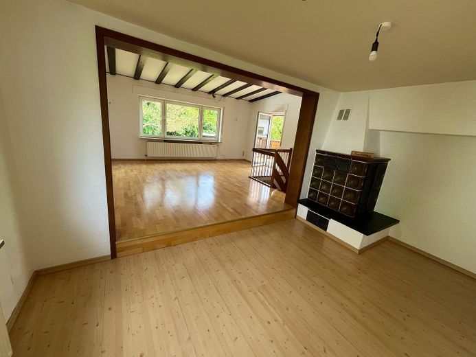 Wohnzimmer mit Kachelofen