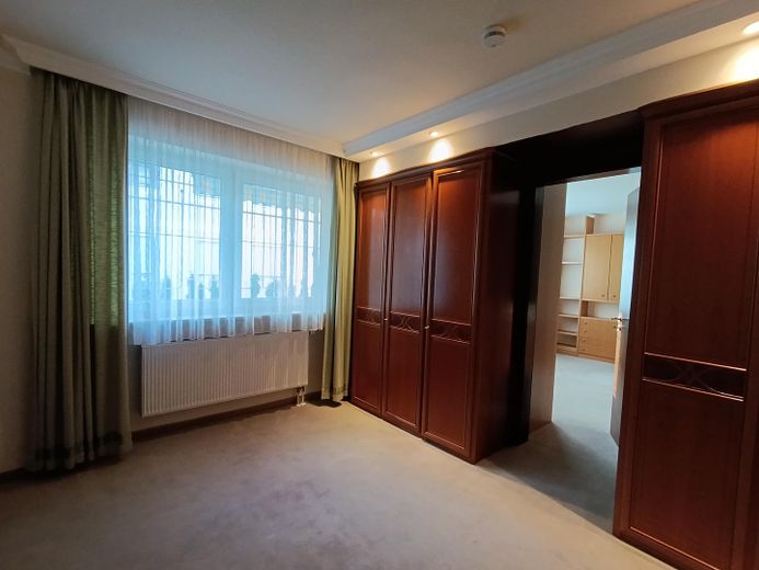 Schlafzimmer Eltern