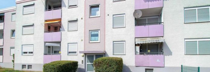 Ampio appartamento di proprietà con 4 locali a PB-Schloß Neuhaus, balcone e basso canone di enfiteusi