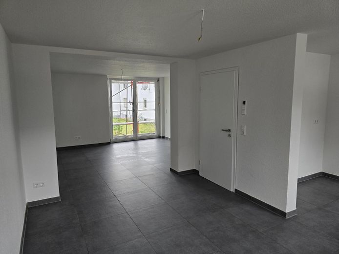 Moderno appartamento di 2,5 locali al piano terra, conforme allo standard KfW-55-EE – efficiente dal punto di vista energetico e dotato di finiture di pregio – Esszimmer