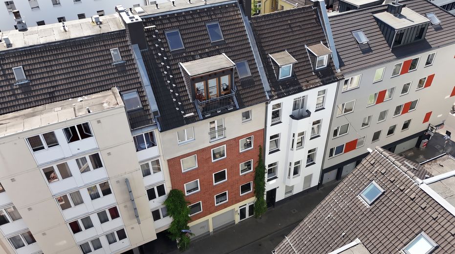 Charmante 3-Zimmer-Wohnung mit großzügigem Balkon im Mauritius Viertel, Köln – Drohnenbild 3