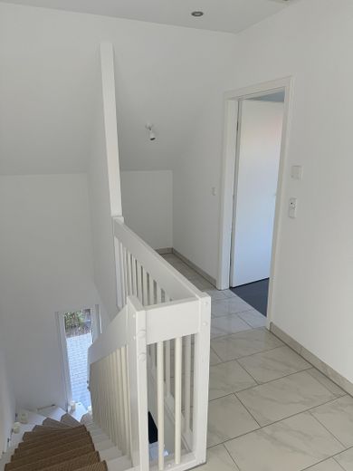Wohlfühlpaket: Modernes, zentral gelegenes und ruhiges Einfamilienhaus! – Empore