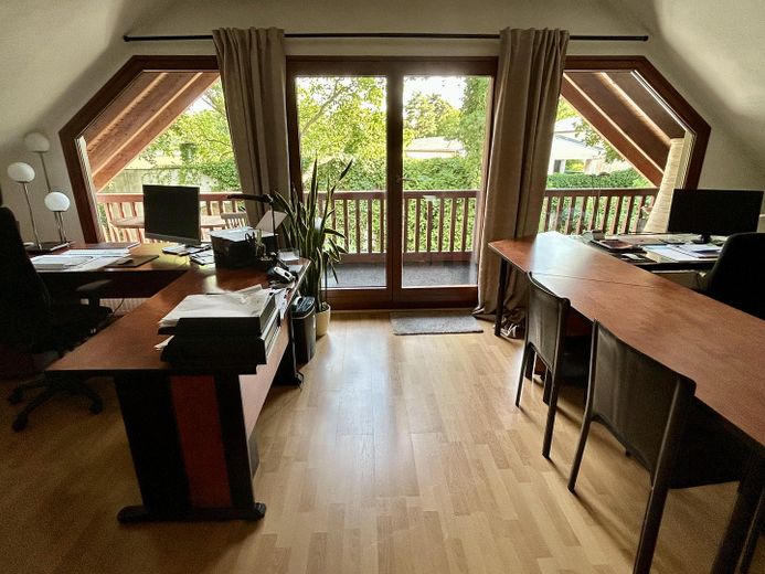 Modern eengezinswoning op droomperceel – Zimmer 1 OG mit Loggia