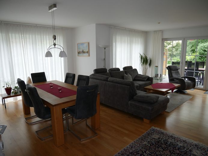 Hochwertig, Modern, in einmaliger grüner Lage – Wohnbereich