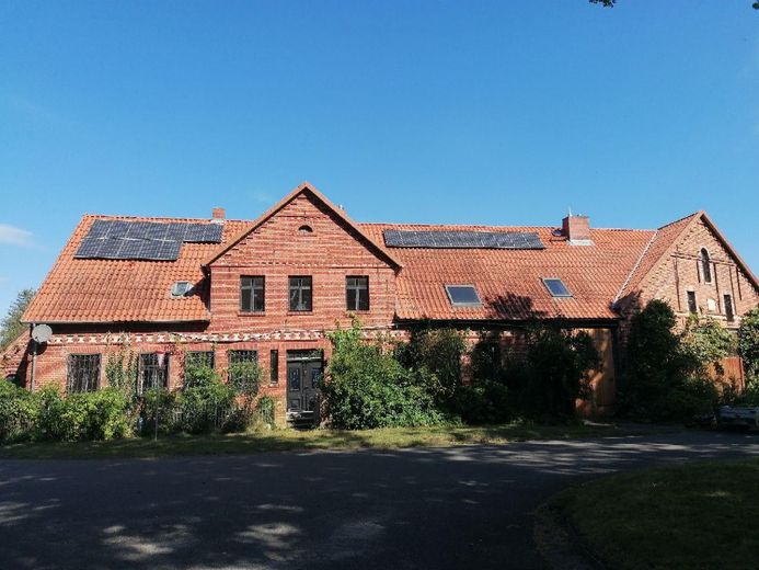 Immobilie / großzügiges Haus im Wendland – Südseite Front