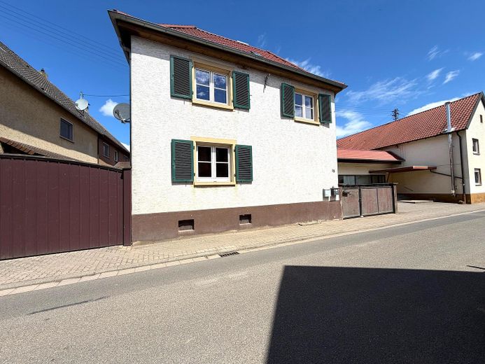2 tolle Häuser * Neu- und Altbau * in Freisbach – Aussenansicht