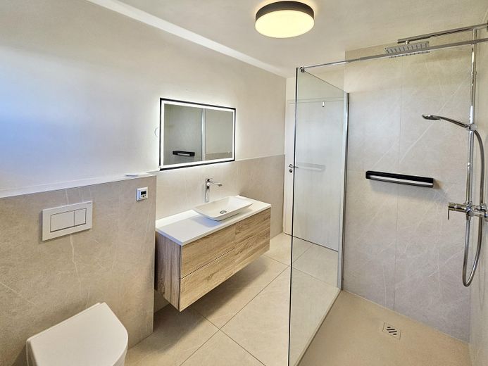 Ökologisch und modern wohnen im Landhausstil – Modernes Badezimmer