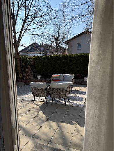 Von privat: Sonnige, frisch renovierte 4,5-Zi-Gartenwohnung in begehrter Lage v. Bogenhausen-Denning – Terrasse/Garten