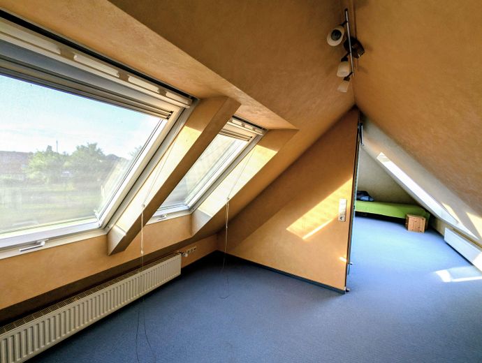 Provisionsfrei: Großzügiges Einfamilienhaus mit Südterrasse und Garten in Jaderberg – Spitzboden
