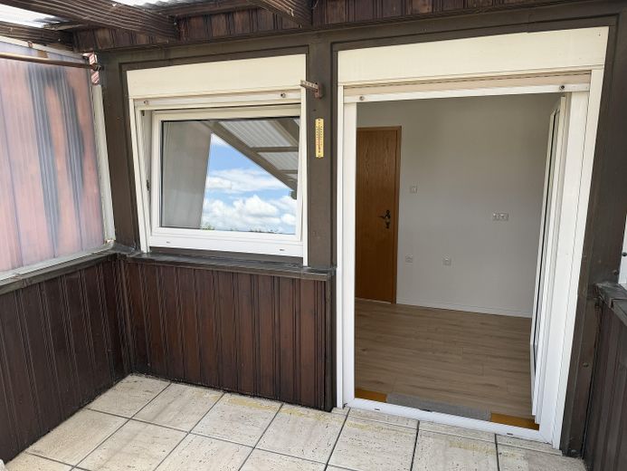 Prima occupazione dopo la ristrutturazione: luminoso appartamento di 2 locali con ampio balcone e cantina – Balkon