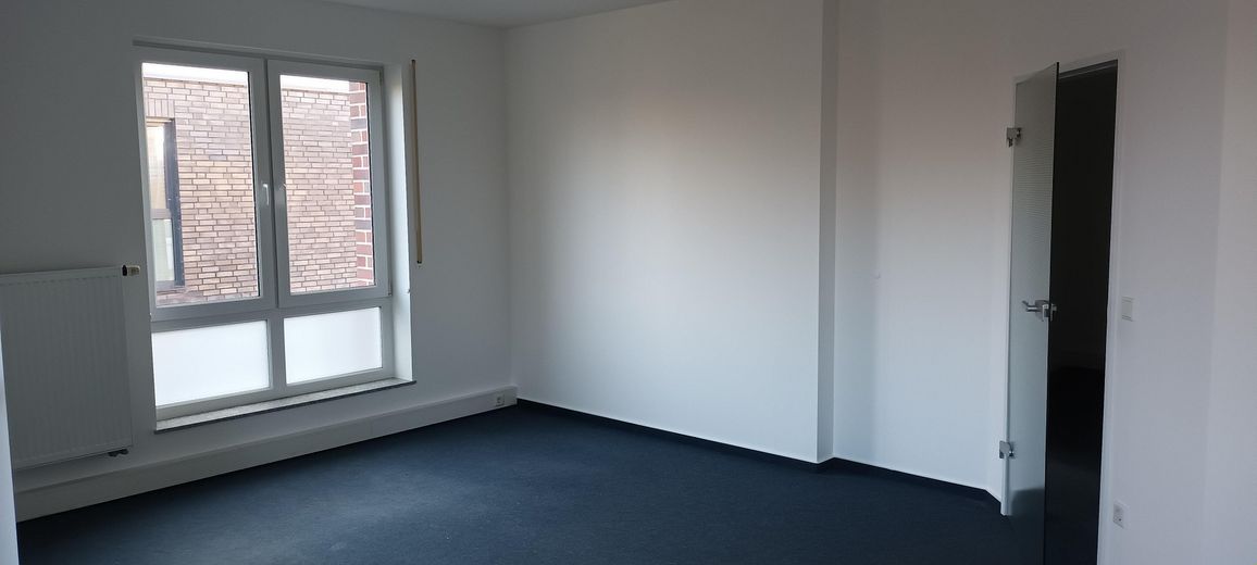 Helle Büro-/Praxisräume in verkehrsgünstiger Lage – Büro I