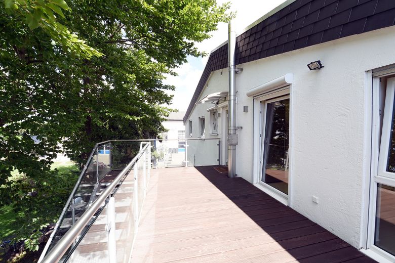 Eingang mit Dachterasse