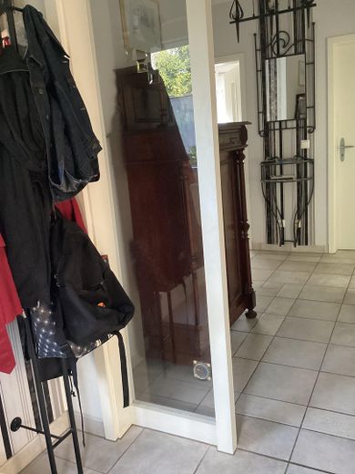 Modern detached house with upscale features and two terraces – Flur