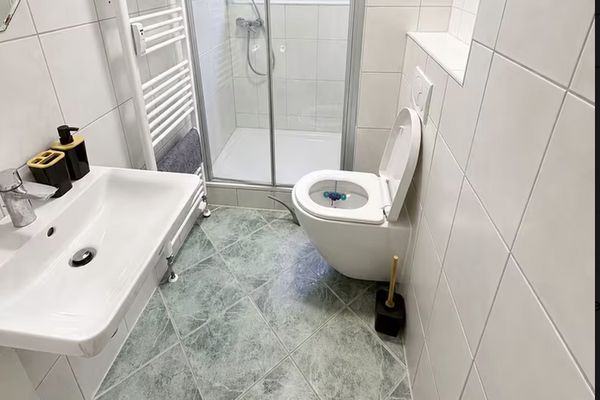 Furnished 1-Room Apartment with Balcony and Parking Space in Schwachhausen