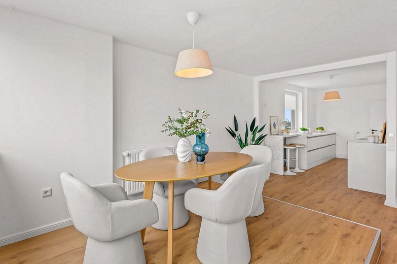 Geniş manzaralı yaşam – Bremerhaven çatılarının üzerinde cazip şehir dairesi, komisyonsuz – Essbereich