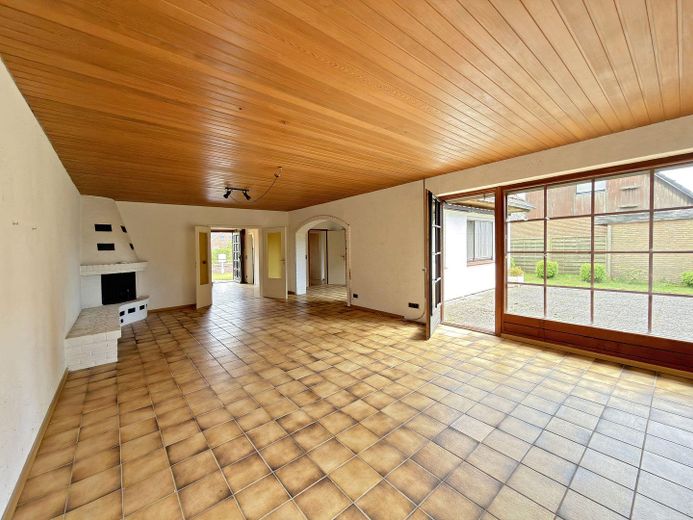 Haus im Grünen – Wohnzimmerblick zum Eingang