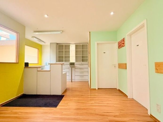 ** Locali per studio in posizione centrale in affitto ** – Foto 1