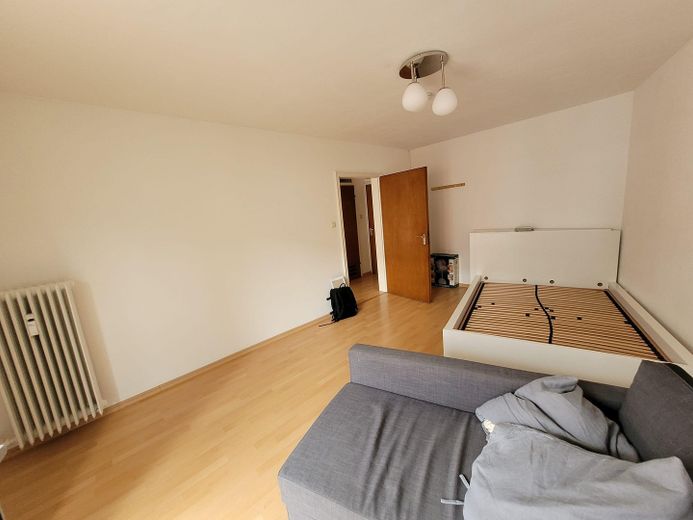 Schöne 1,5-Zimmer-Wohnung mit Balkon + STP in toller Stadtlage von Karlsruhe – Wohn- und Schlafzimmer 2