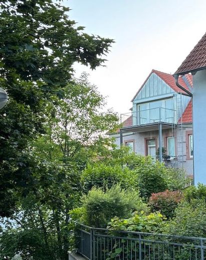 Ekskluzywne, jasne 2 1/2-pokojowe mieszkanie na poddaszu w centrum miasta Aschaffenburg z balkonem - blisko Menu – Balkon Ansicht Brennofengasse