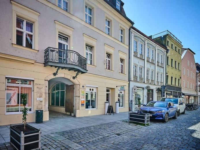Kapitalanlage mit historischem Charakter: Vermietete Ladeneinheit am Straubinger Stadtplatz – Foto 1