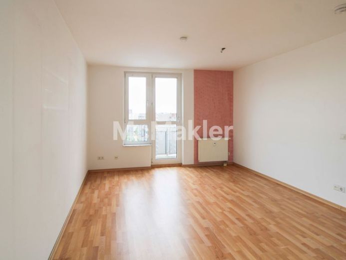 Unkompliziert einziehen oder : 2-Zi.-ETW mit Balkon, TG-Stellplatz und Aufzug in guter Lage – Foto 1