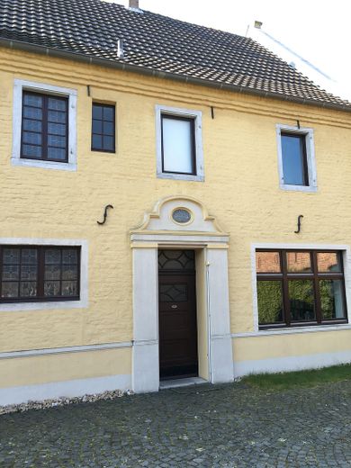 Amplia propiedad en Pulheim, sin comisión – Innenhof Hausansicht