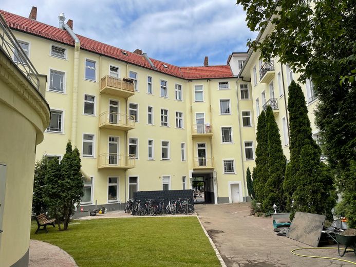 День відкритих дверей: Сб. 26.9. о 12:00: світла 1-кімнатна квартира на північній околиці Пренцлауер-Берга, без комісії та готова до заселення – Innenhof