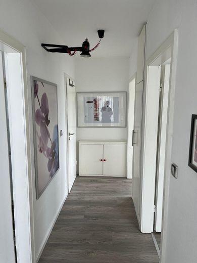 Großzügiges Architektenhaus mit Einliegerwohnung auf traumhaft angelegtem Grundstück – Flur Kinderbereich