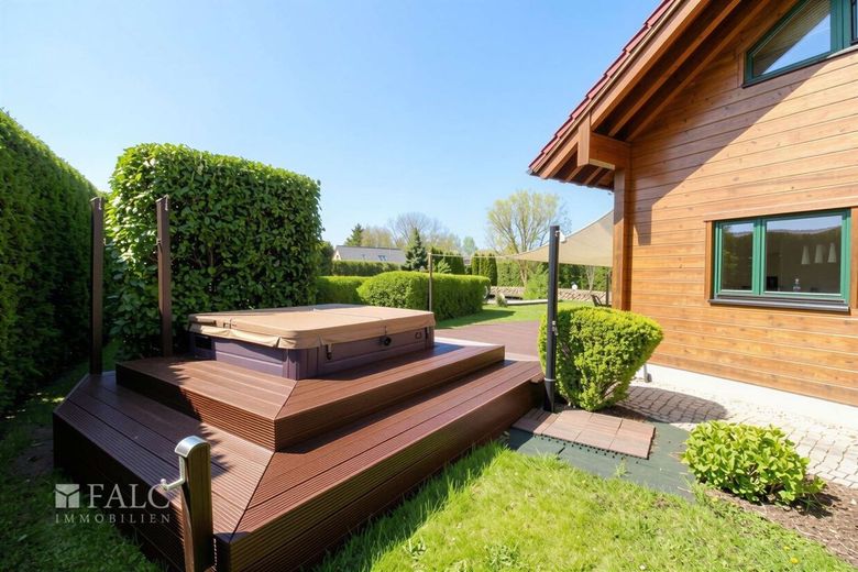+++ Natur pur &amp; Design: Hochwertiges Fullwood-Wohnblockhaus mit Weitblick in Ostseenähe +++ – Whirlpool