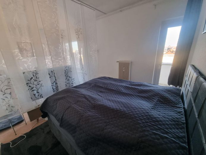 Helle, geräumige, möblierte Wohnung mit Balkon in zentraler Lage nahe U Alt-Mariendorf – Schlafbereich (separiert)