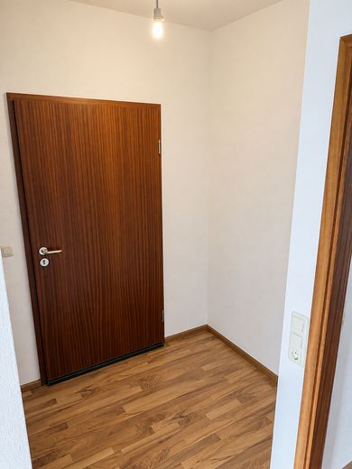 Tadilat sonrası ilk kullanım: 3,5 oda, büyük teras, yeni mutfak & kapalı otopark yeri – Eingang