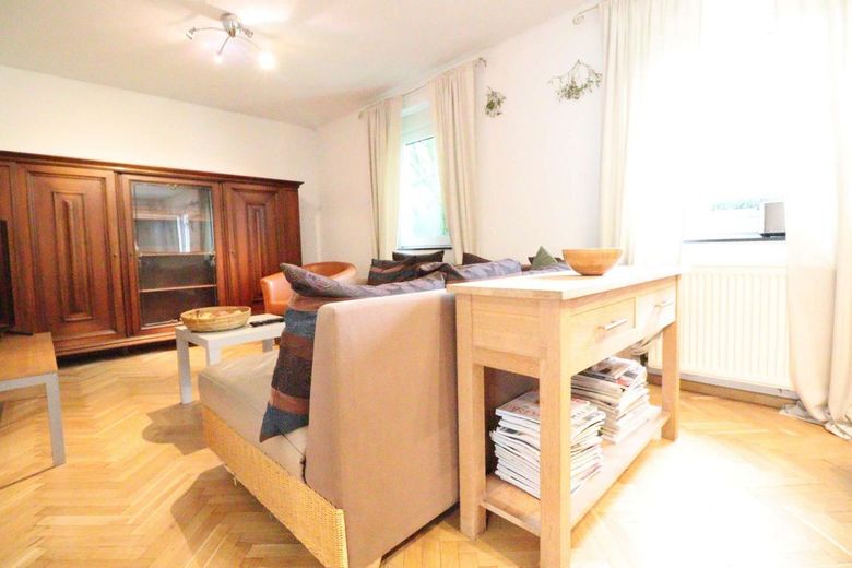 WRS Immobilien - käuferprovisionsfrei - Alzenau - Generationenhaus oder Wohnen + Arbeiten in Einem – Siedlungshaus - EG - Wohnzimmer