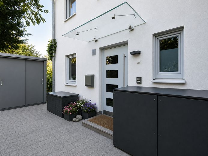 Doppelhaushälfte in München-Untermenzing - familienfreundlich, nachhaltig, durchdacht – Fahrradhaus, Müllhaus, Eingang