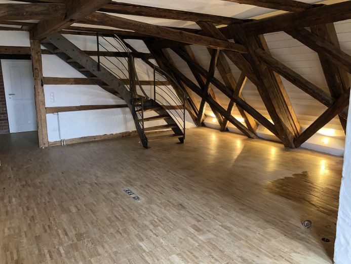Edificio storico completamente ristrutturato nel centro di Hallstadt – Wohnen 1.OG